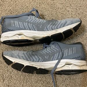 Women’s Mizuno Wave Rider Running Shoes - Size 8